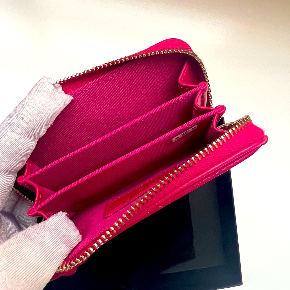 CHANEL Classic Zip Compact Cardholder - Picture 7 of 7